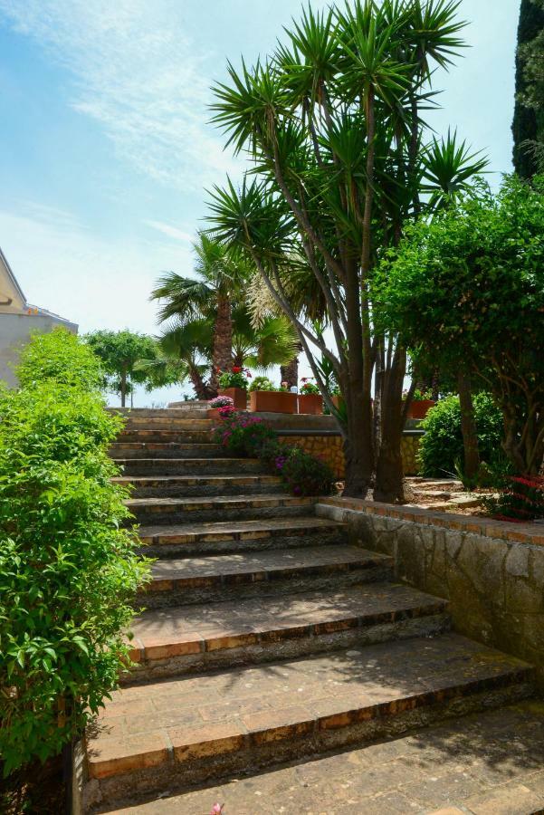 La Civetta Rodonisa Villa Conversano Exterior photo
